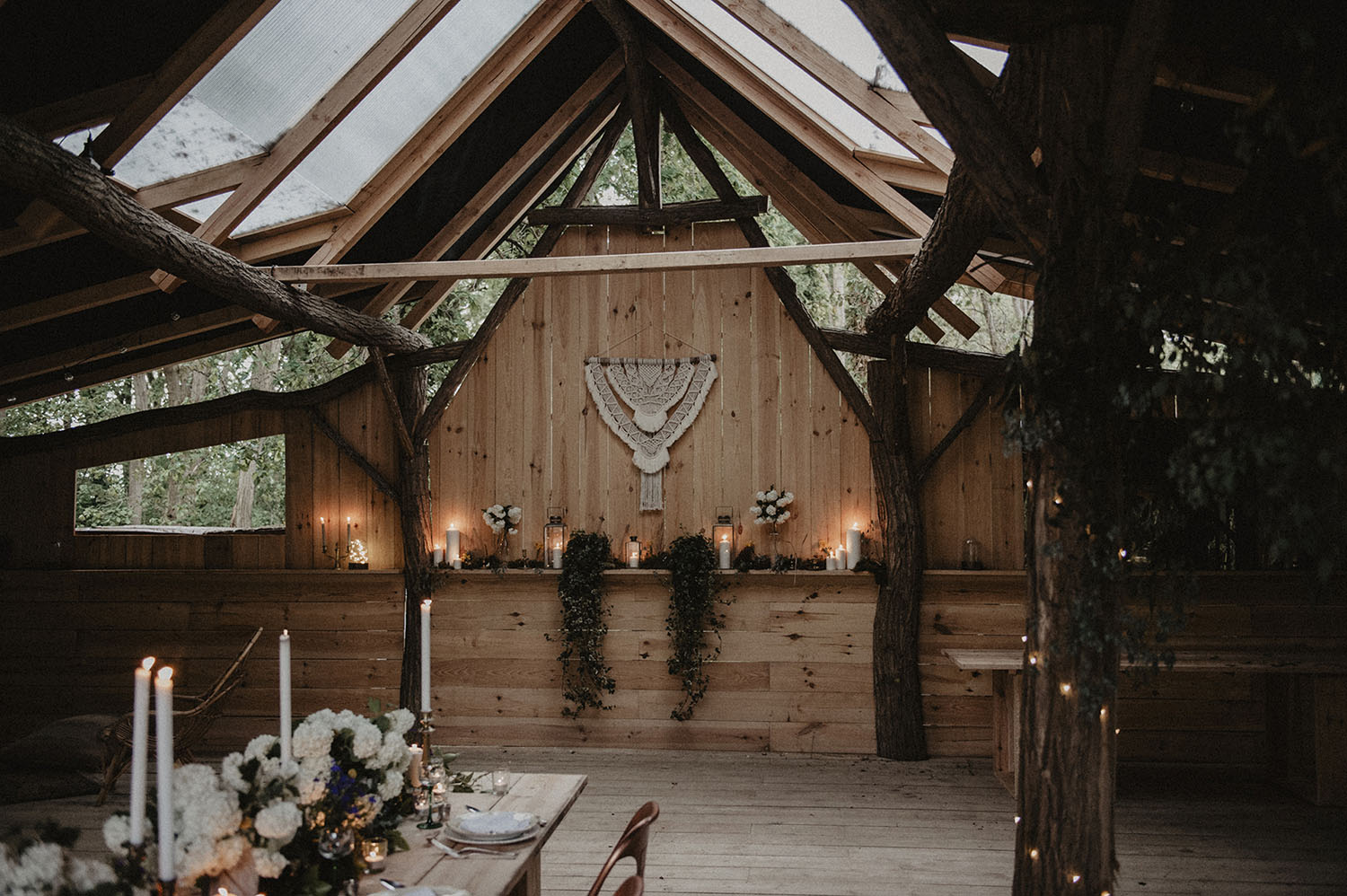 La Wood House au Coco barn Wood Lodge, deco bohème pour un mariage écoresponsable, inspiration nature. Photographe Pau, 64000.